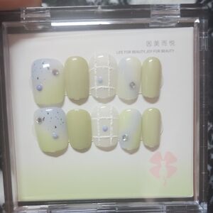 Pastel Lime & White Grid Press-On Nail Set